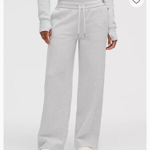 LuluLemon Scuba Mid-Rise Wide-Leg Pant
Regular